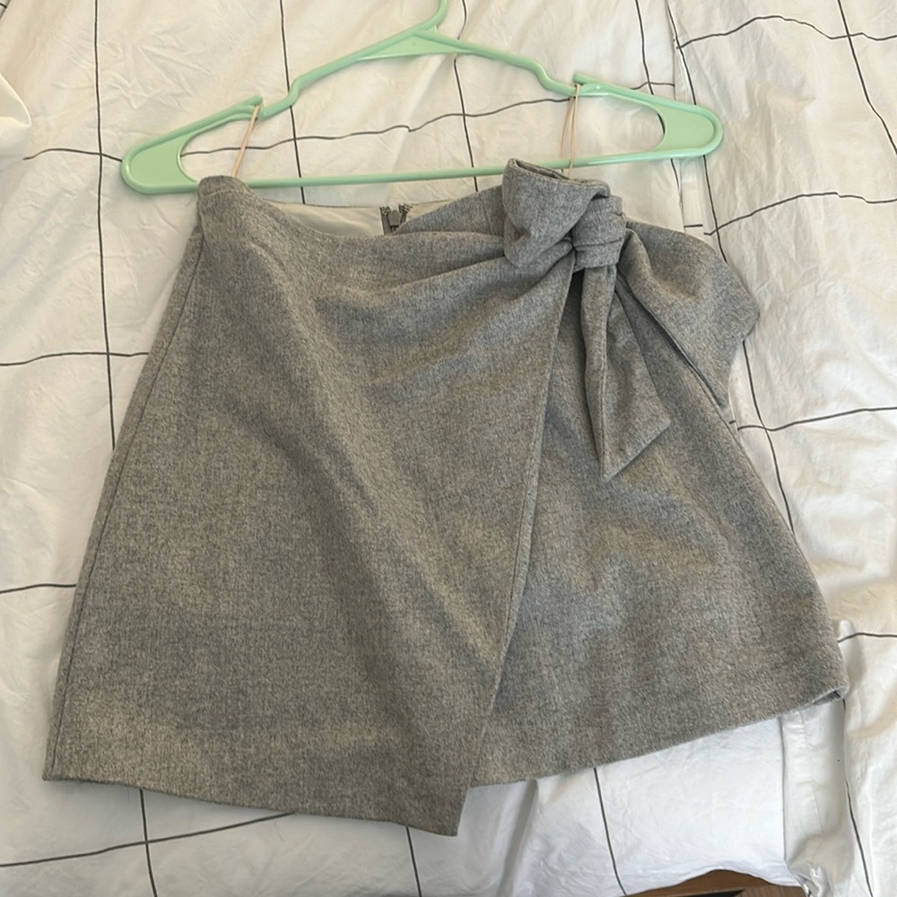 Aritzia skirt